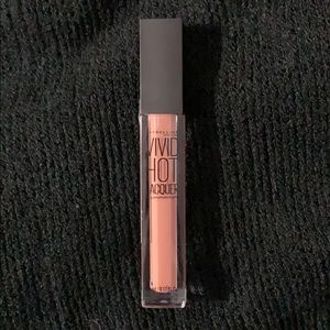 NWT Lip Laquer by Maybelline in color “unreal”